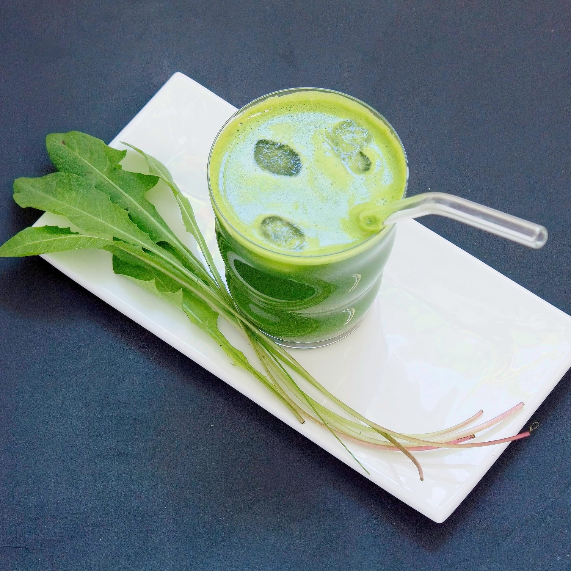 Frisch gepresster grüner Saft